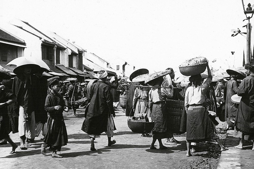 explore dong xuan market