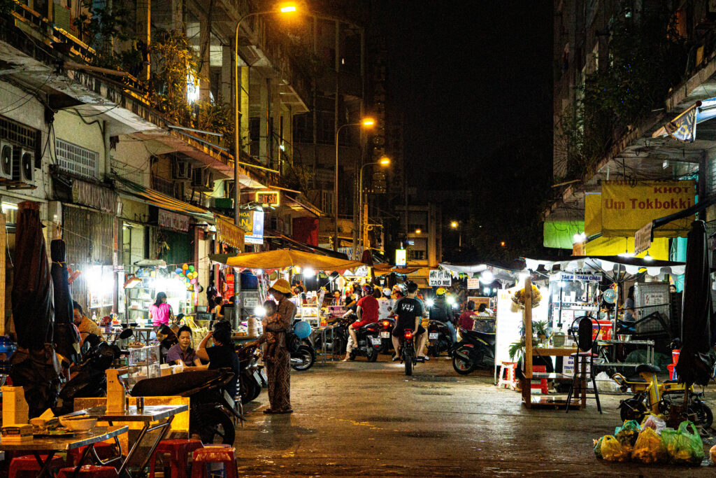 Cholon Phung Hung market things to do 