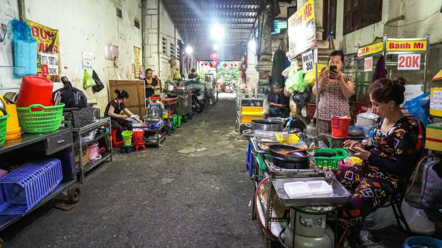 street food district 1 ho chi minh