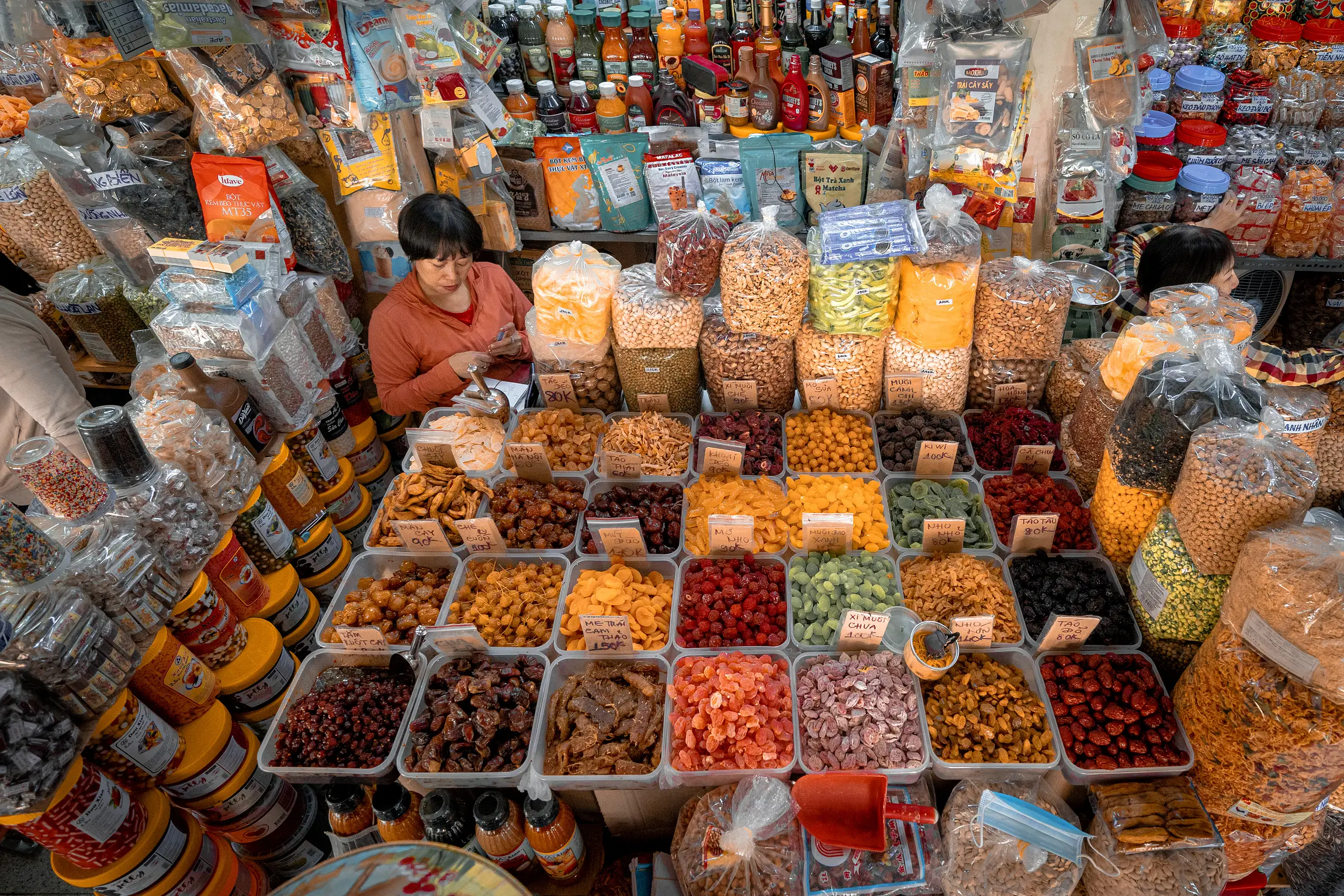 binh tay market shops
