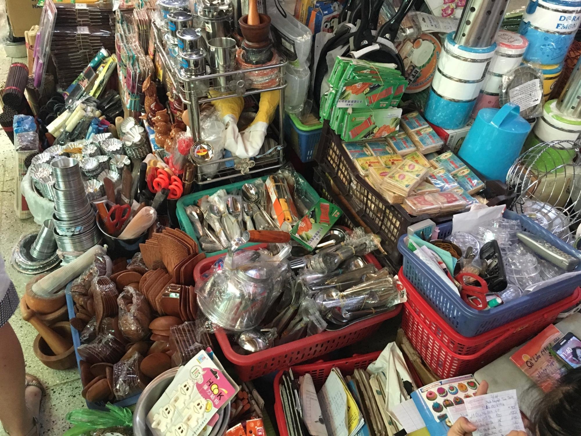 binh tay market shops