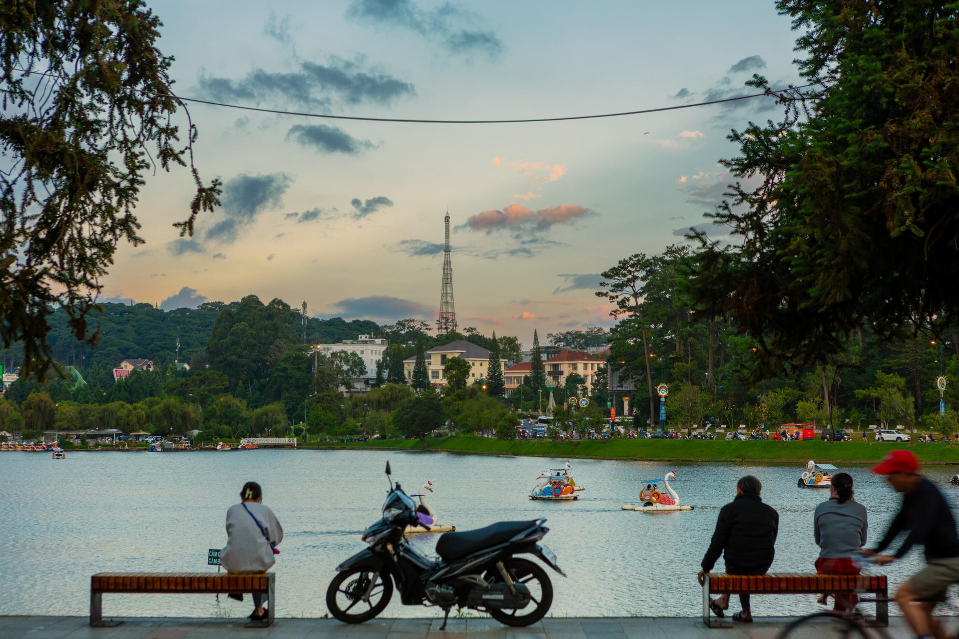 xuan huong lake