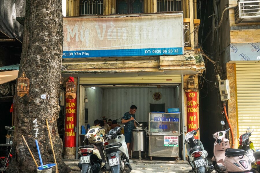 Yen Phu Street