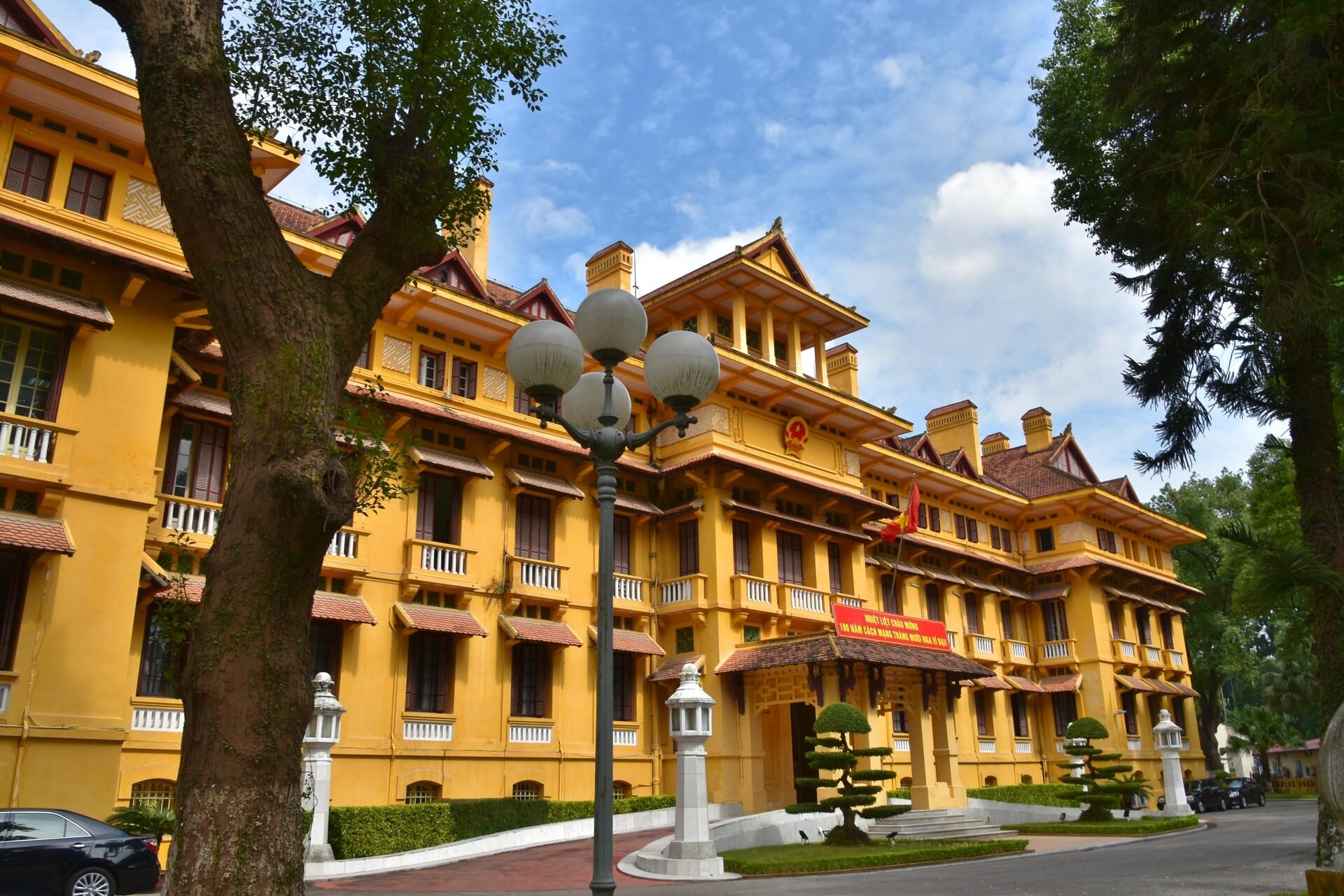 old building in hanoi 