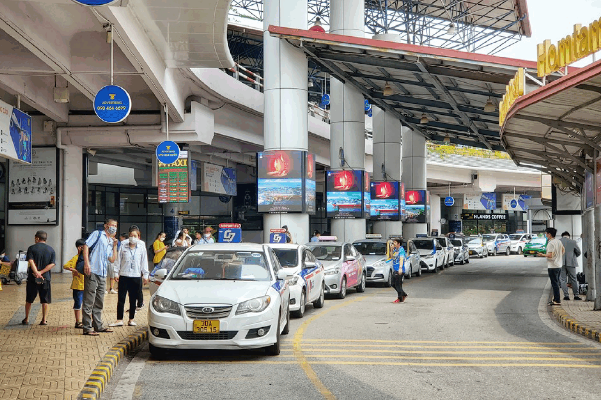 Taxi in Hanoi waiting outside Noi Bai Airport