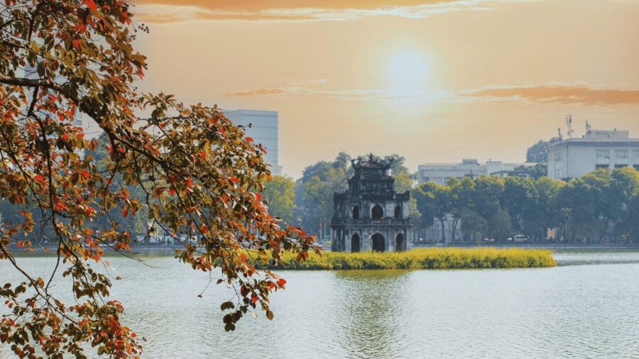 Hoan Kiem Lake in 3 day itinerary hanoi