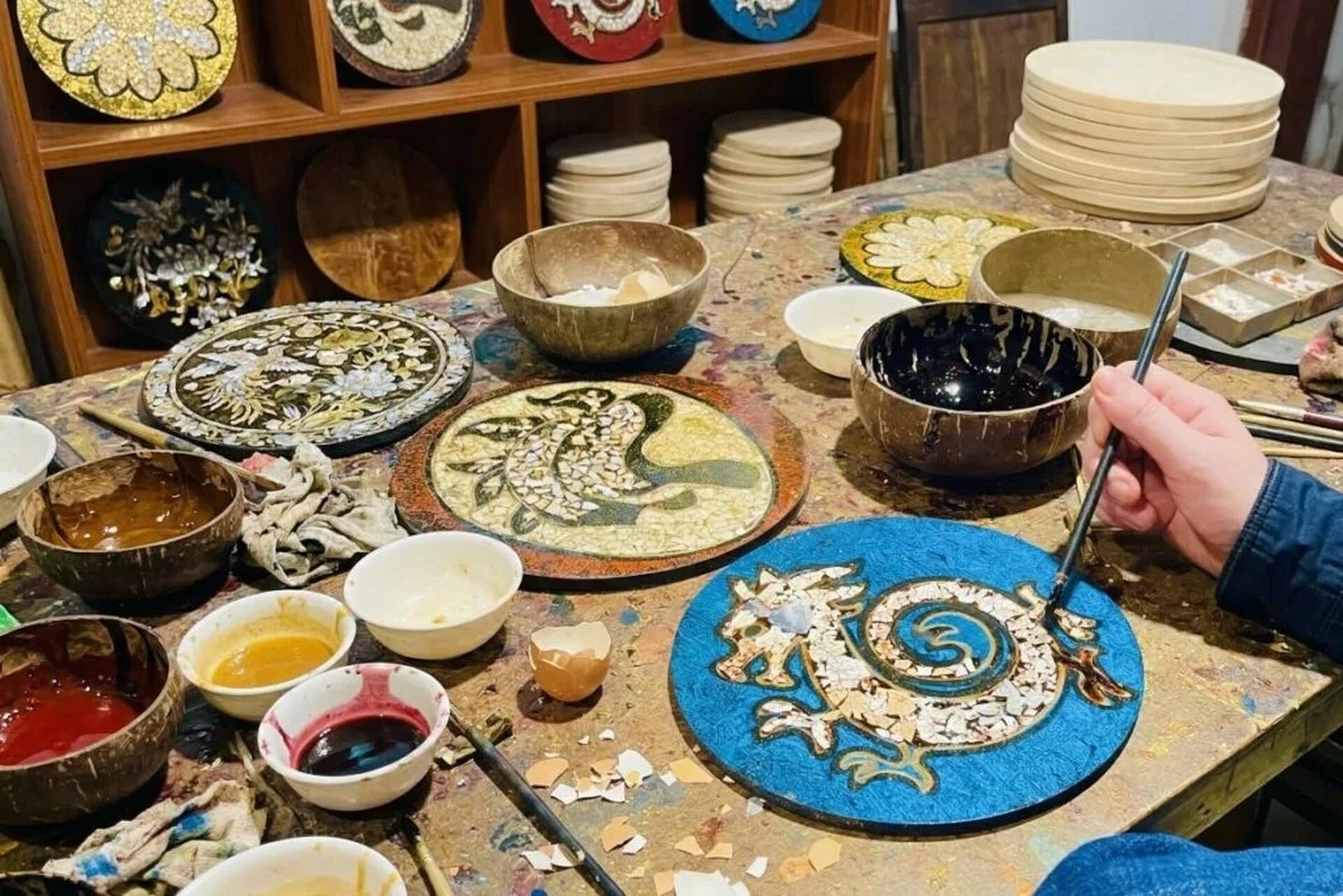 3 day itinerary hanoi -joining lacquer workshop - Jackfruit Adventure