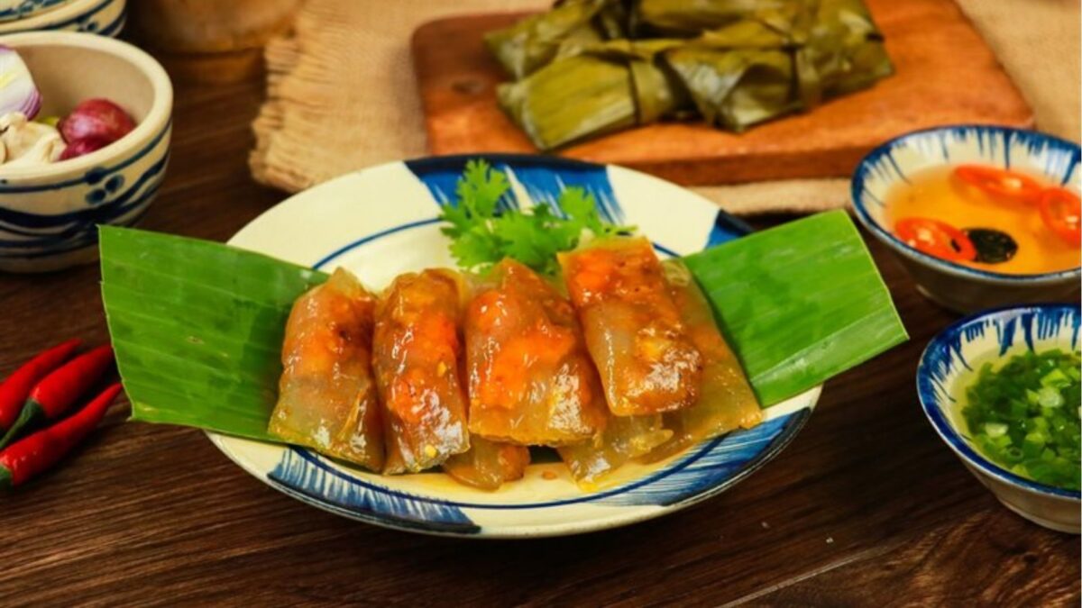 bánh bột lọc tapioca dumplings with shrimp, pork, banana leaves, and chili fish sauce - hue food - Jackfruit