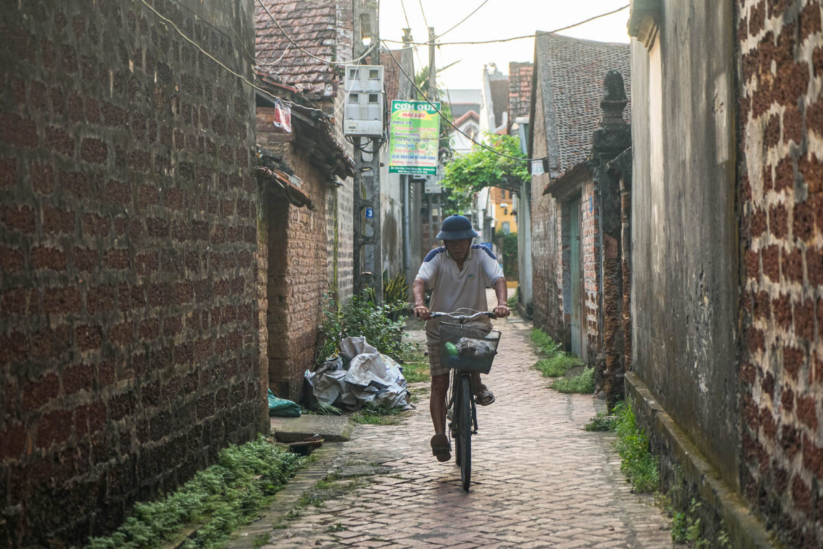 bicycle - duong lam ancient village - Jackfruit Adventure