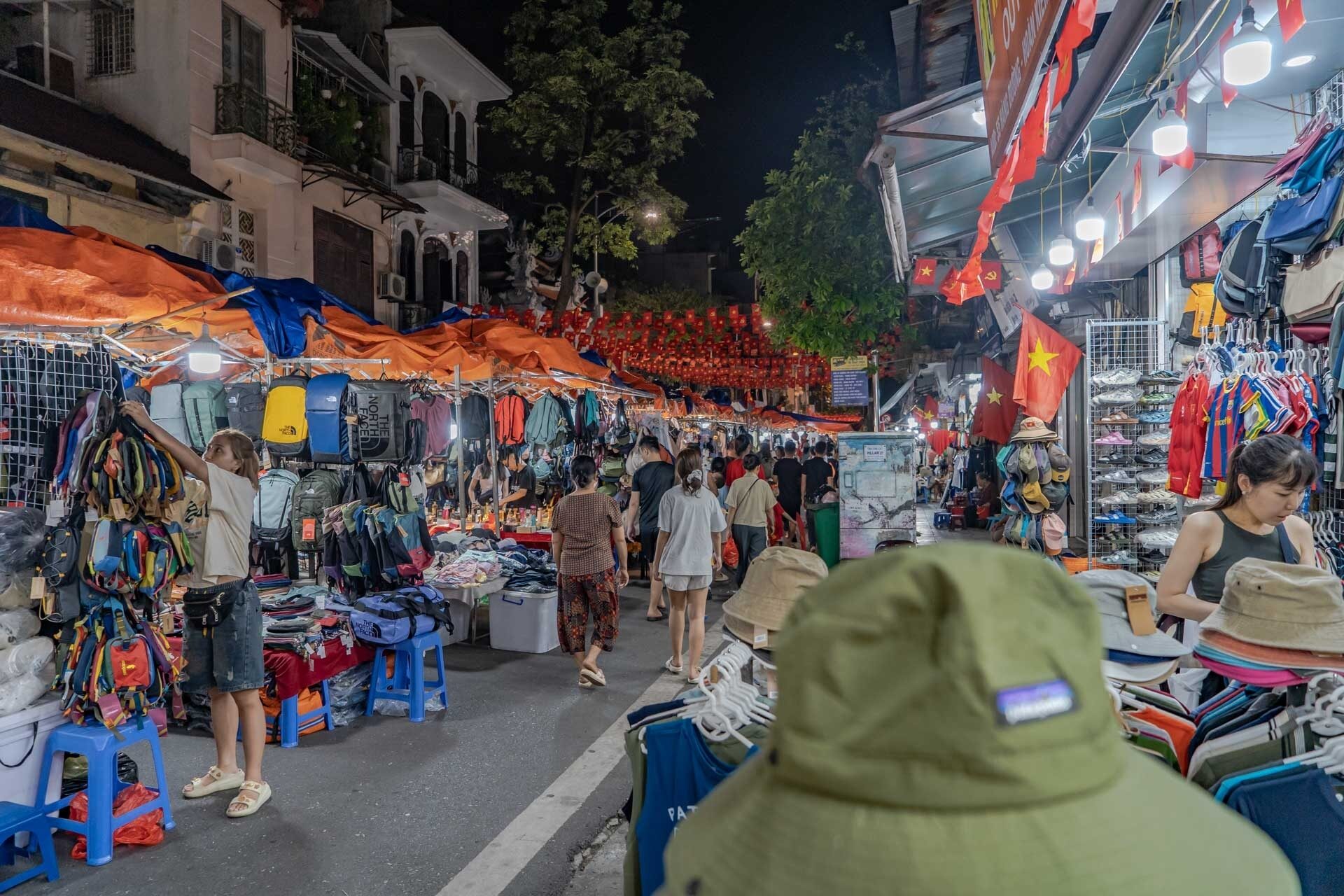Crowded evening street at the night market Hanoi, Old Quarter - Jackfruit Adventure